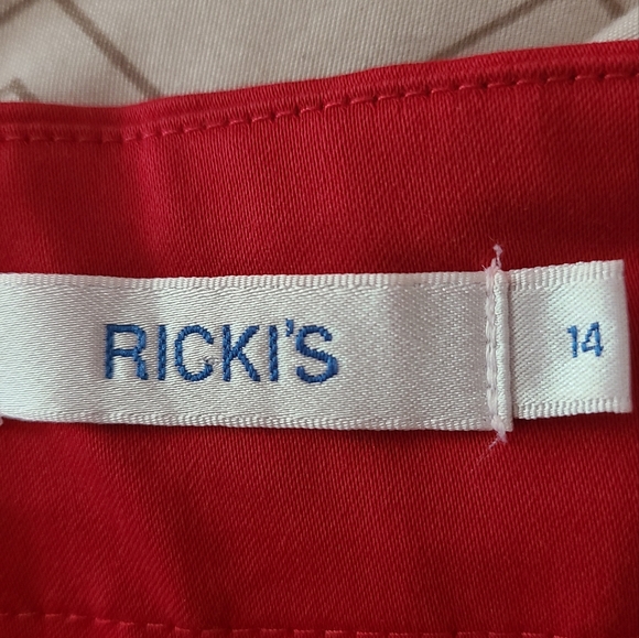 A nice red size 14 skirt. - Picture 3 of 8